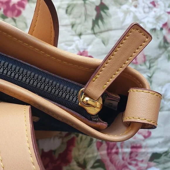 Dooney & Bourke Purse - Picture 8 of 10